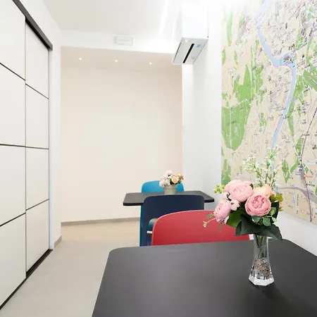 Domus Bed & Breakfast 4*